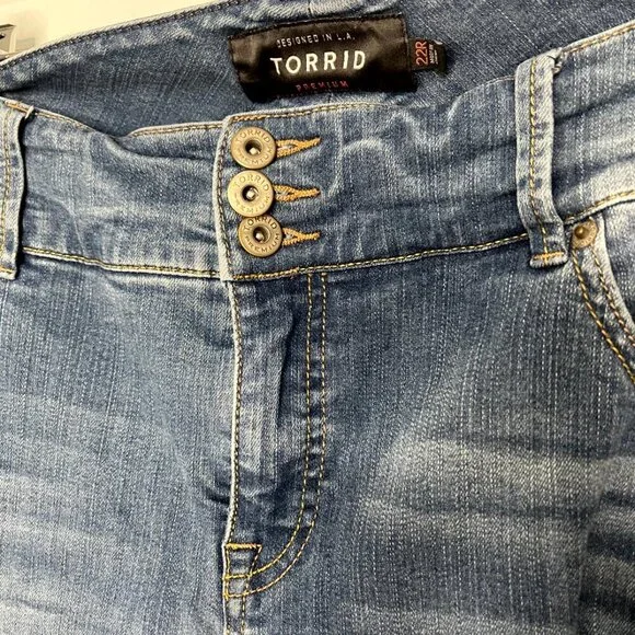*SOLD* Torrid Premium Distressed 3 Button Jegging Jeans Size 22R #58 - Picture 5 of 6